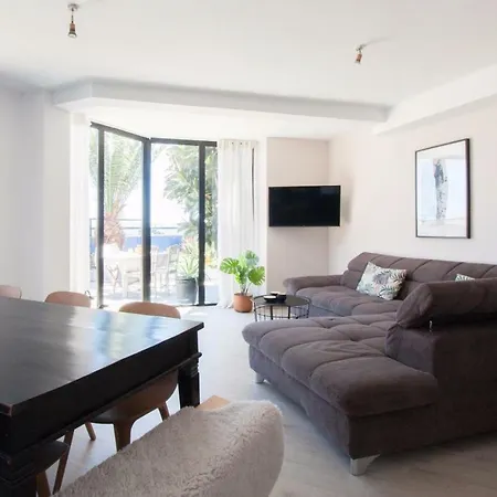 Your Desk On The Beach, Vista Bella Seaview Apartment
